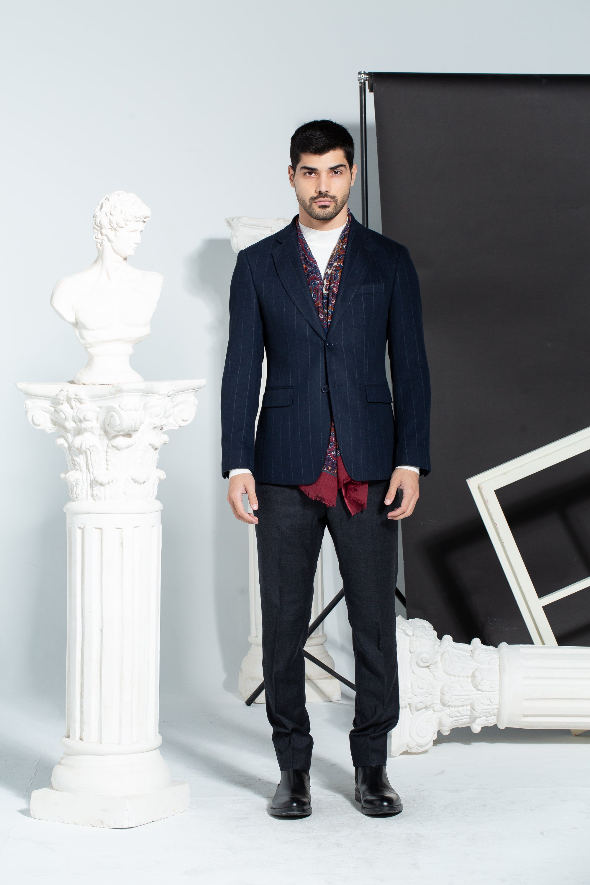 SINGLE BREASTED BLAZER - NOTCH LAPEL - DARK NAVY WITH GRAY LINES